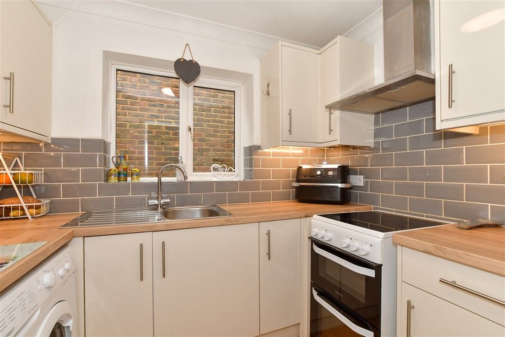 Property photo 1 of 9 Kitchen