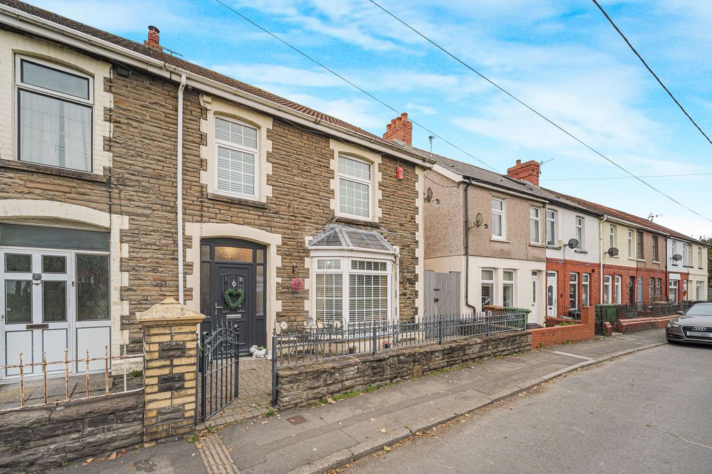 Property photo 2 of 42