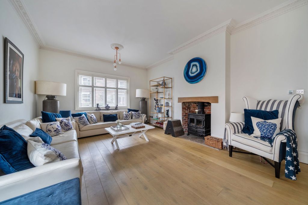 Property photo 3 of 36