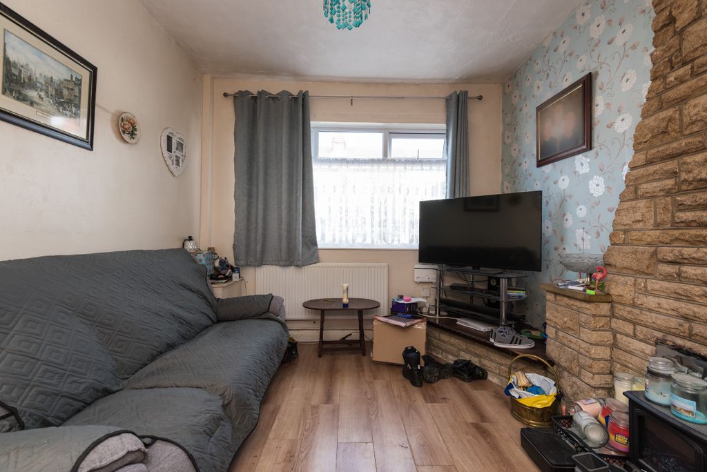 Property photo 2 of 17