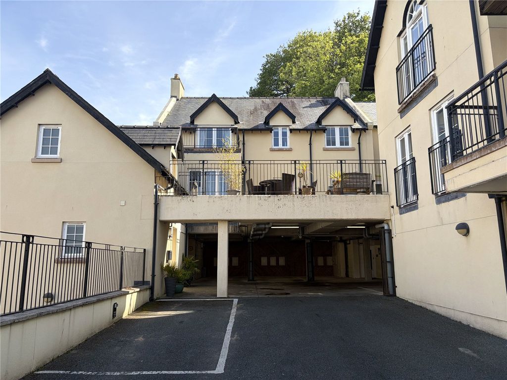 2 bed flat for saleRhodewood House, St. Brides Hill, Saundersfoot, Pembrokeshire SA69