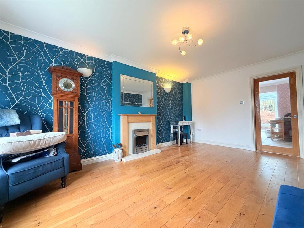 Property photo 2 of 21 Lounge