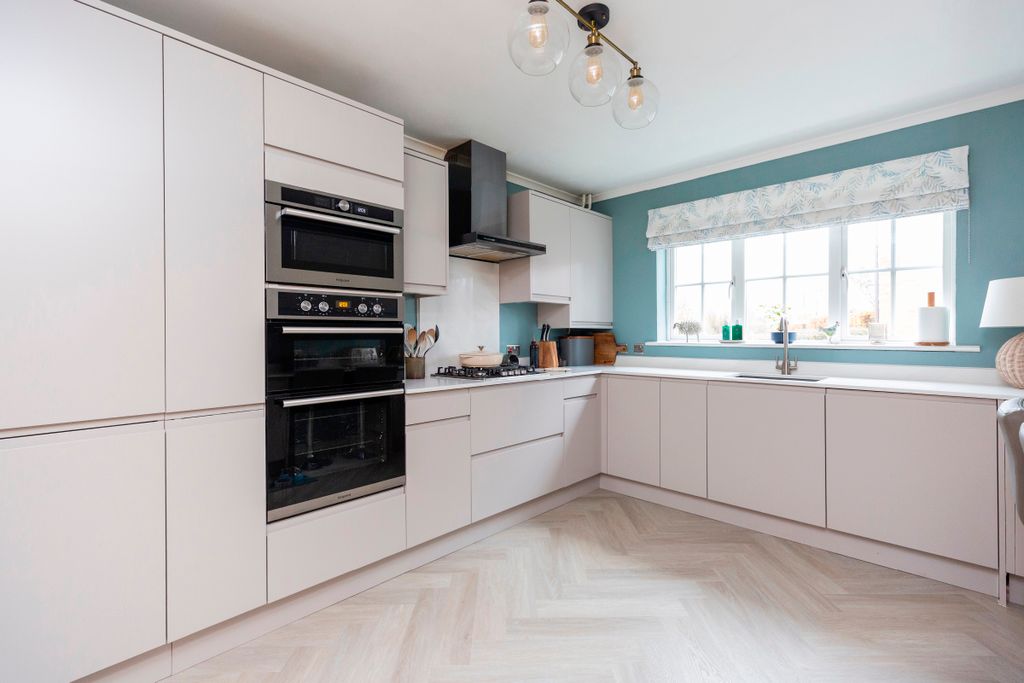 Property photo 2 of 20