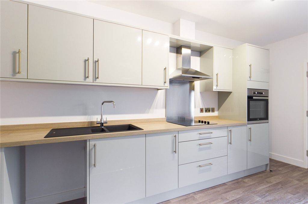 Property photo 2 of 10 Kitchen