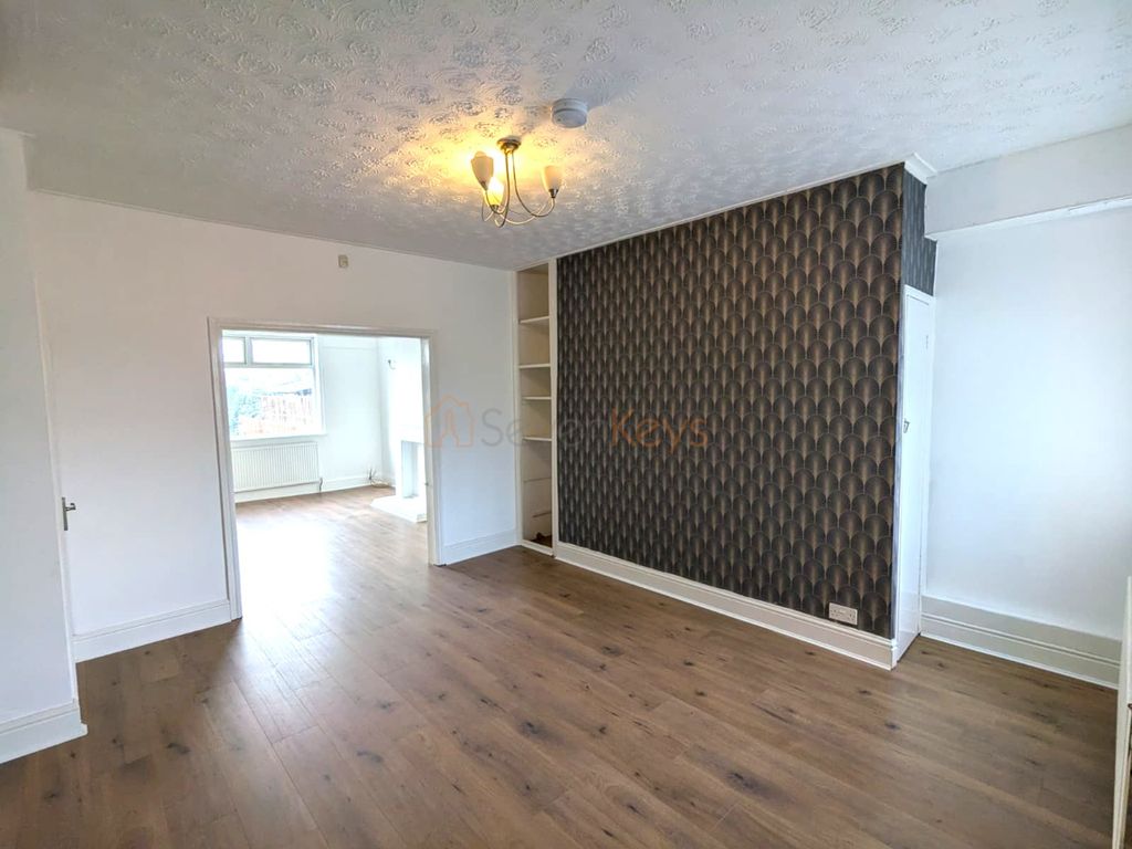 Property photo 2 of 10 F2d92A53-F85A-48B7-8035-dc8A38824A3c