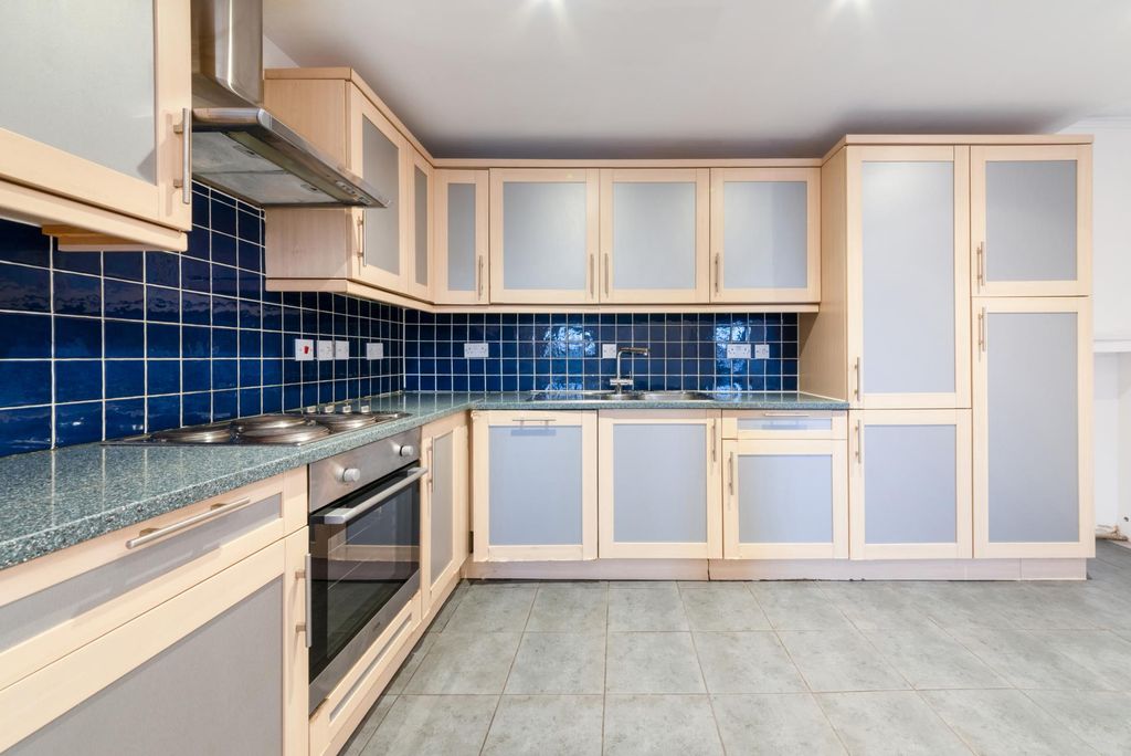 Property photo 2 of 20