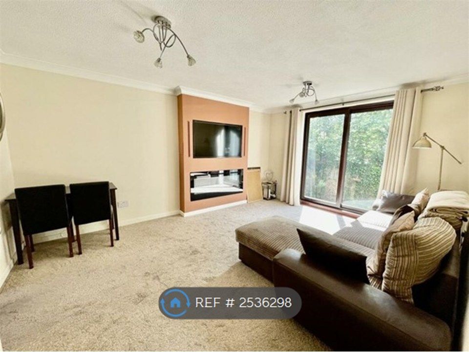 Property photo 2 of 8