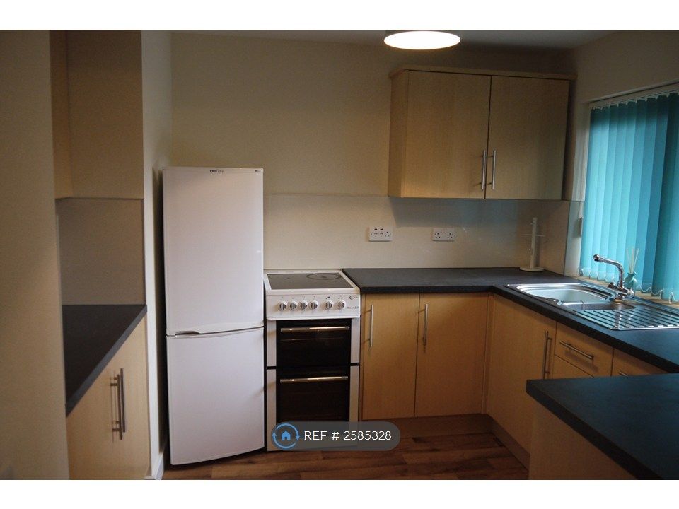 Property photo 2 of 6 Kitchen