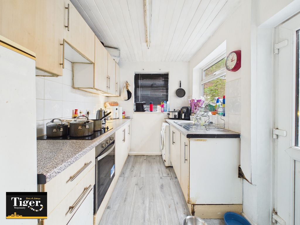 Property photo 3 of 8 Cam01931G0-Pr0345-Still002