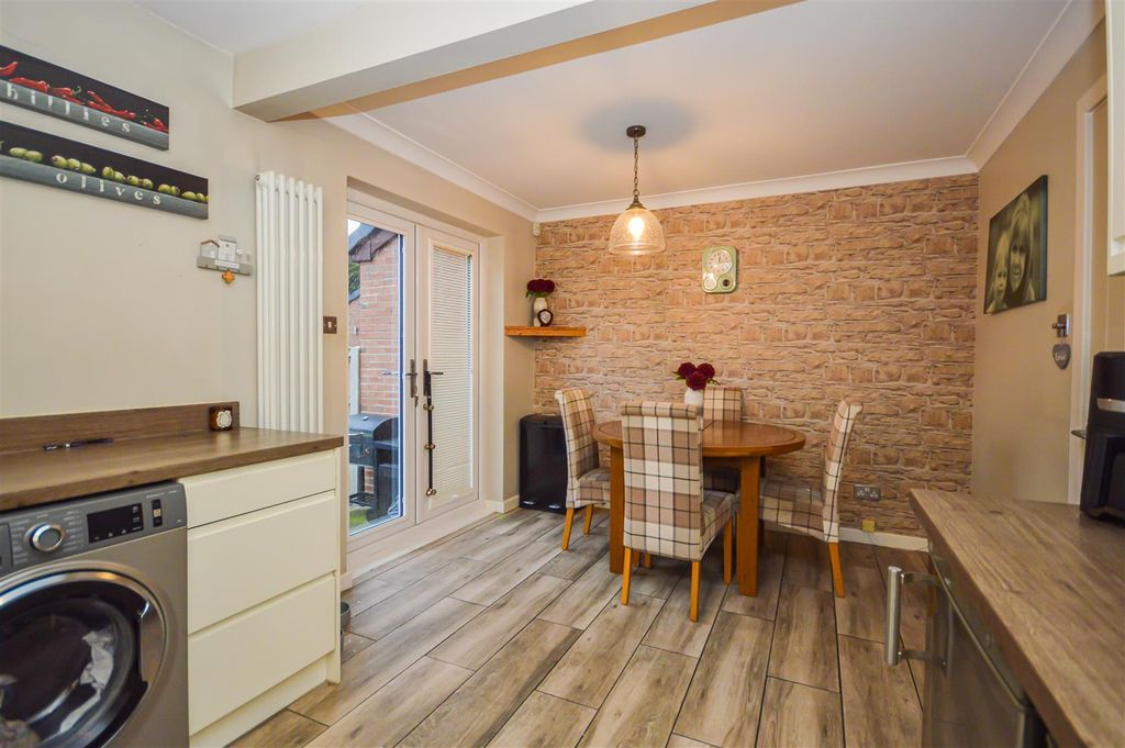 Property photo 3 of 9 Dining Kitchen