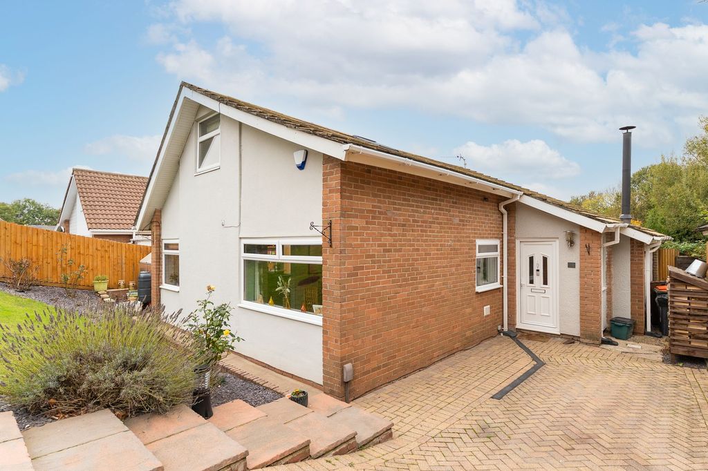 Property photo 1 of 32