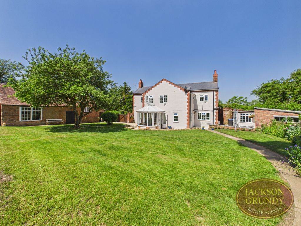 Property photo 3 of 33 Compton Cottage
