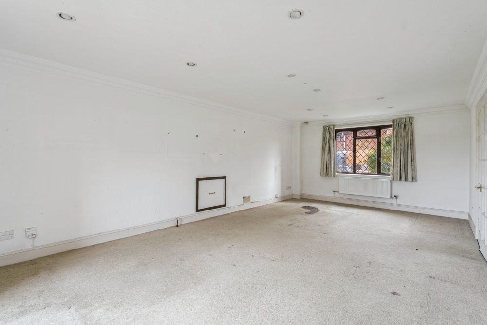 Property photo 2 of 28