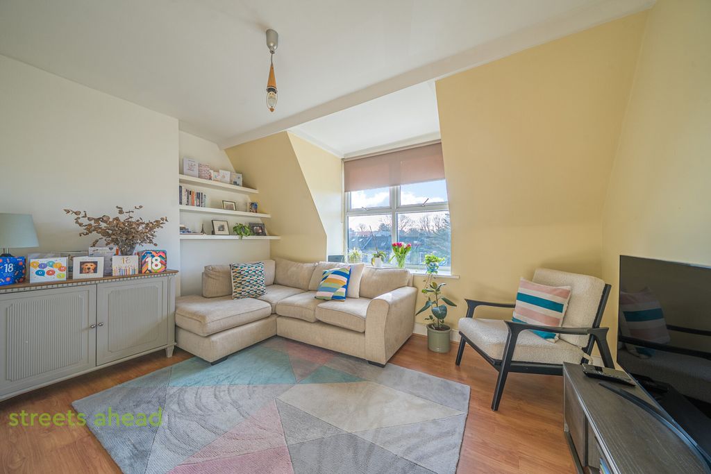 Property photo 2 of 11 Fdb547Ec-c6Aa-413...