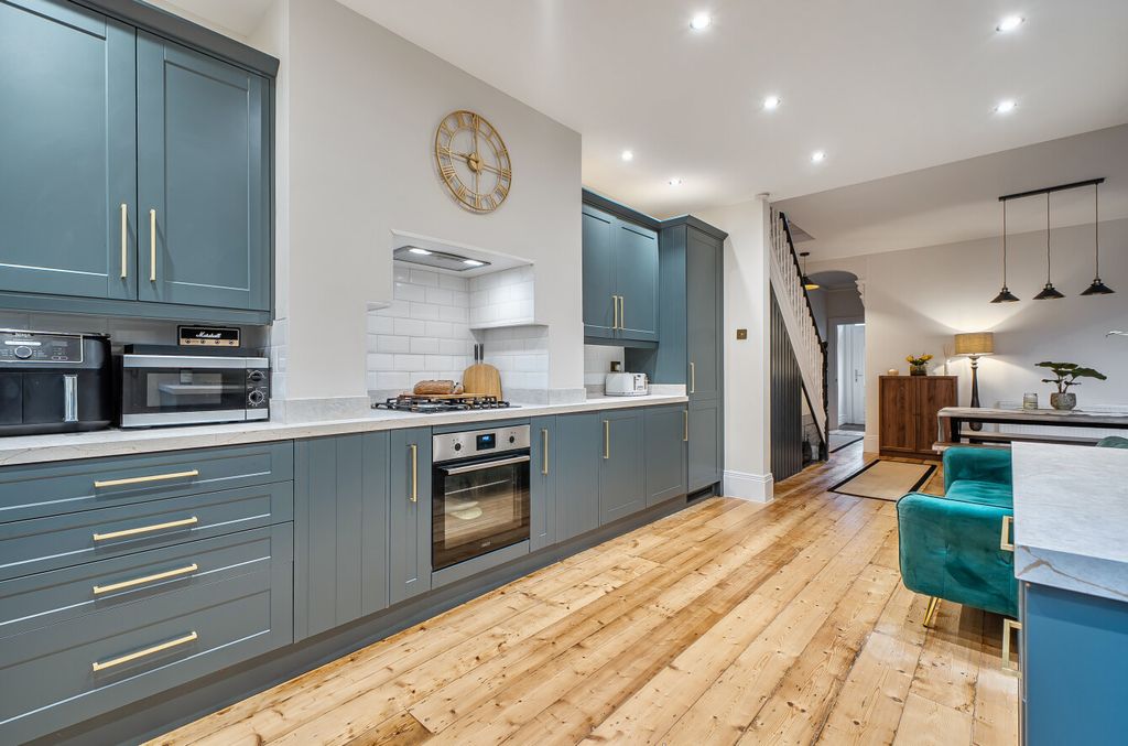 Property photo 3 of 18 1386385-15-692d9B...