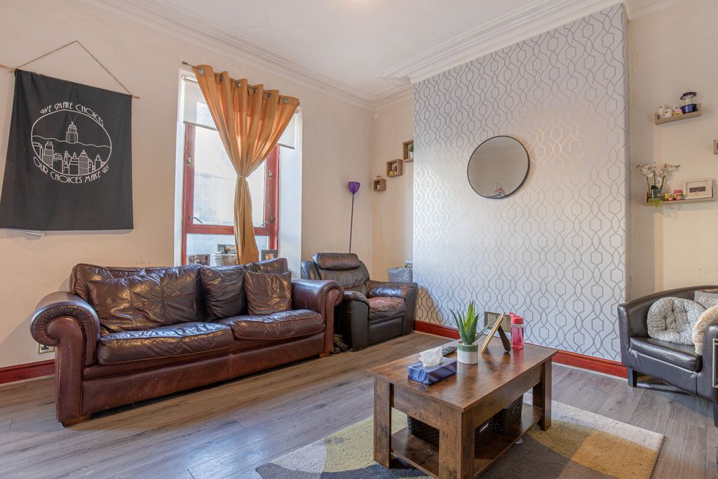 Property photo 1 of 9 Livingangle1