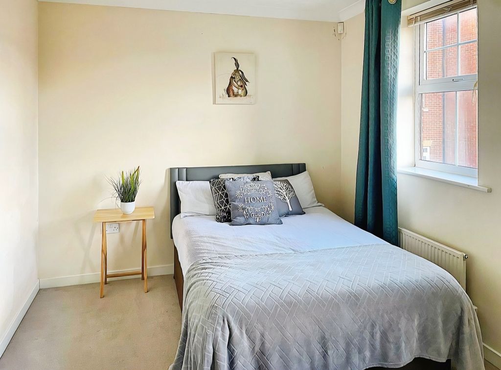 Property photo 2 of 11 1F61F578-88 20Larchmont 20rd 20Room 201
