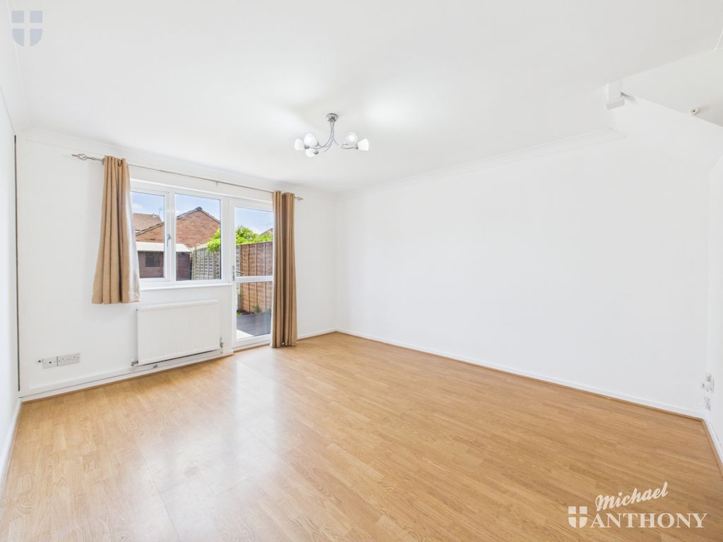 Property photo 3 of 11 Cam03852G0-Pr0672-Still003