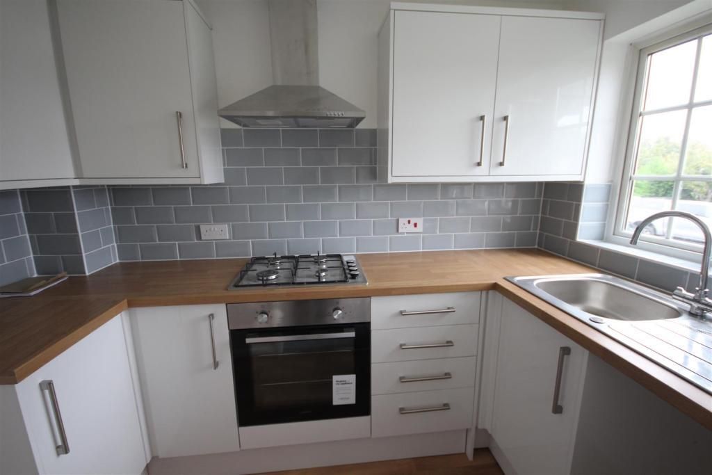 Property photo 2 of 7 Kitchen