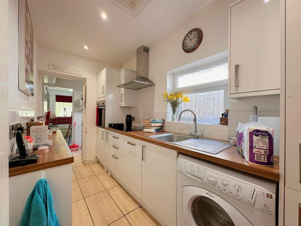 Property photo 2 of 10 Kitchen