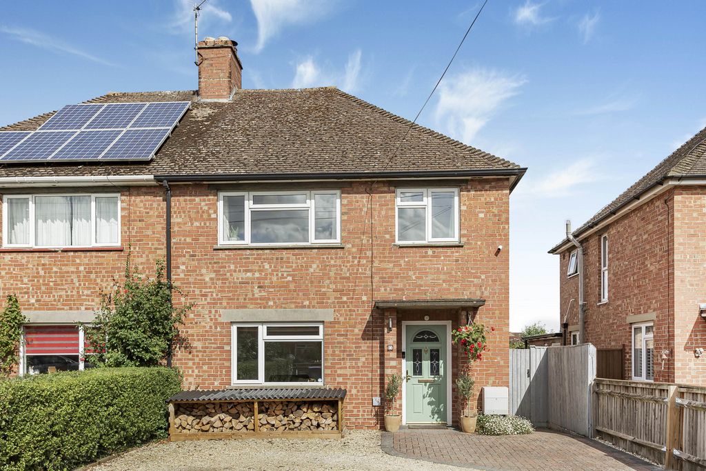 Property photo 1 of 32