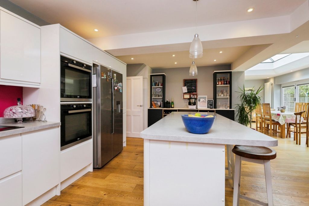 Property photo 2 of 19 Photo