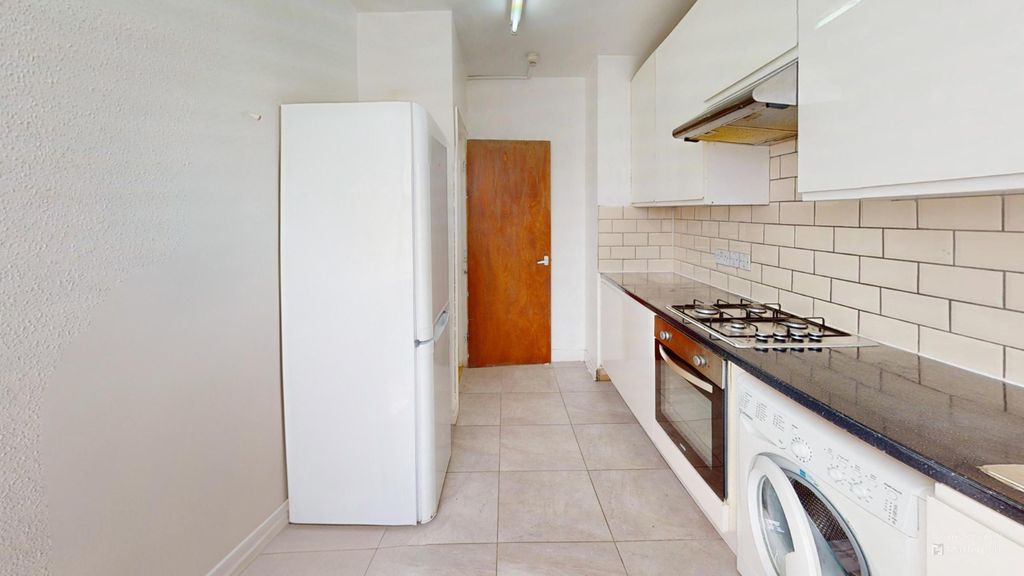 Property photo 1 of 5 1454B-London-Road-Kitchen-Defurnished