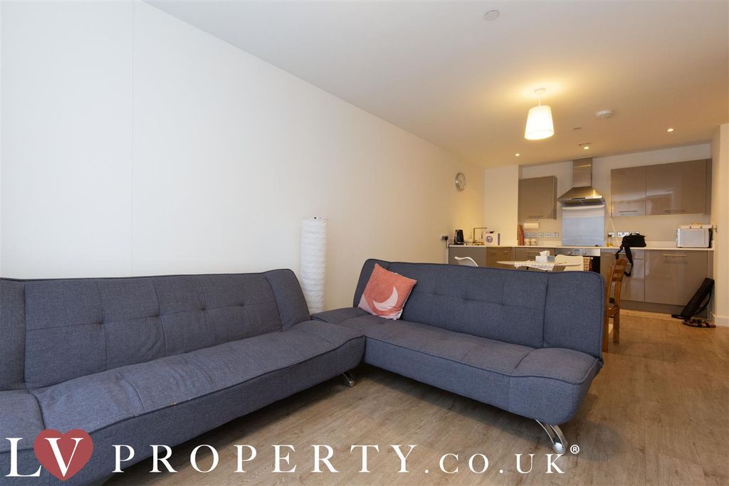 Property photo 2 of 8 3.Jpg