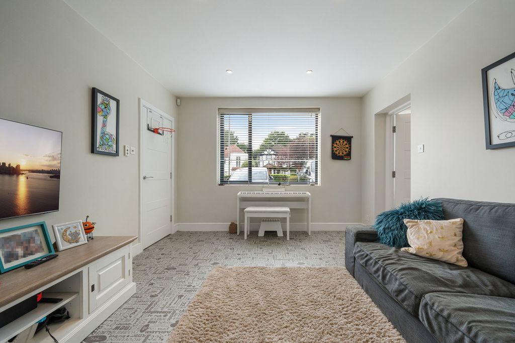 Additional image 7 of 6 bed detached house for saleEdgwarebury Lane, Edgware HA8