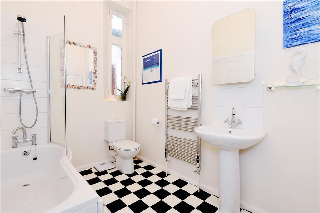 Property photo 3 of 10 Bathroom