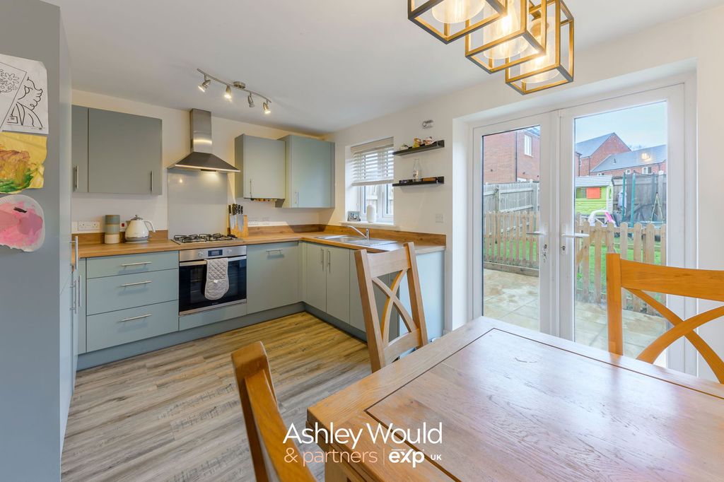 Property photo 2 of 22