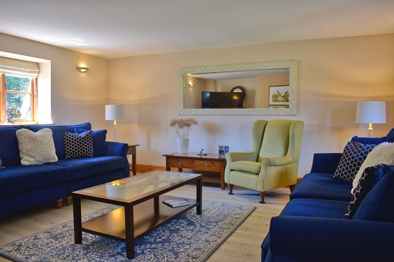 Property photo 3 of 23 Lounge