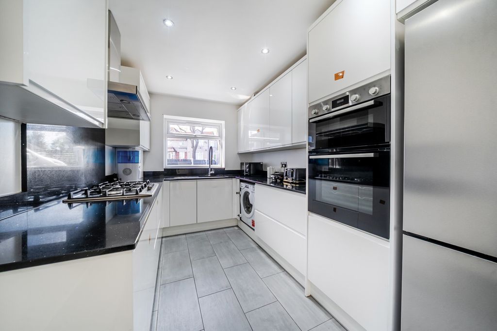 Property photo 2 of 19 1435945-17-69F1F8...
