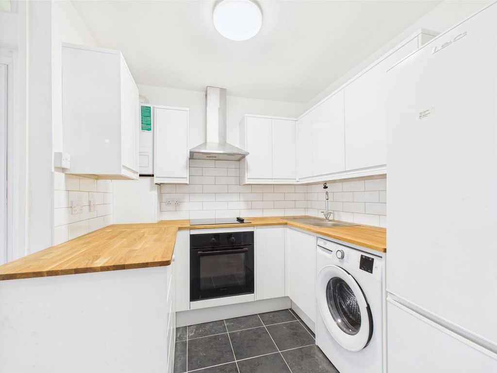 Property photo 2 of 9 Kitchen