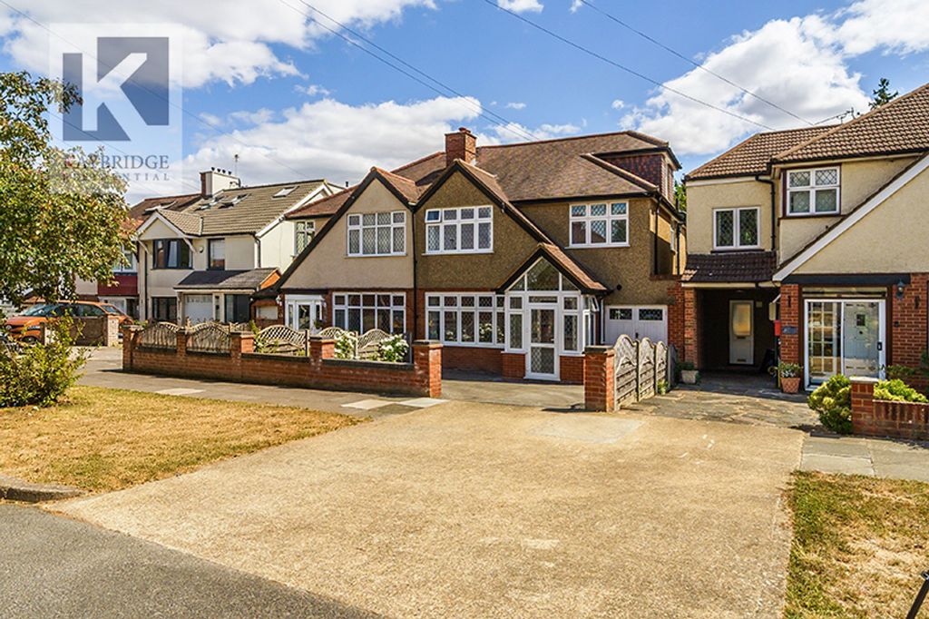 Property photo 1 of 16 Raleigh Drive, Surbiton