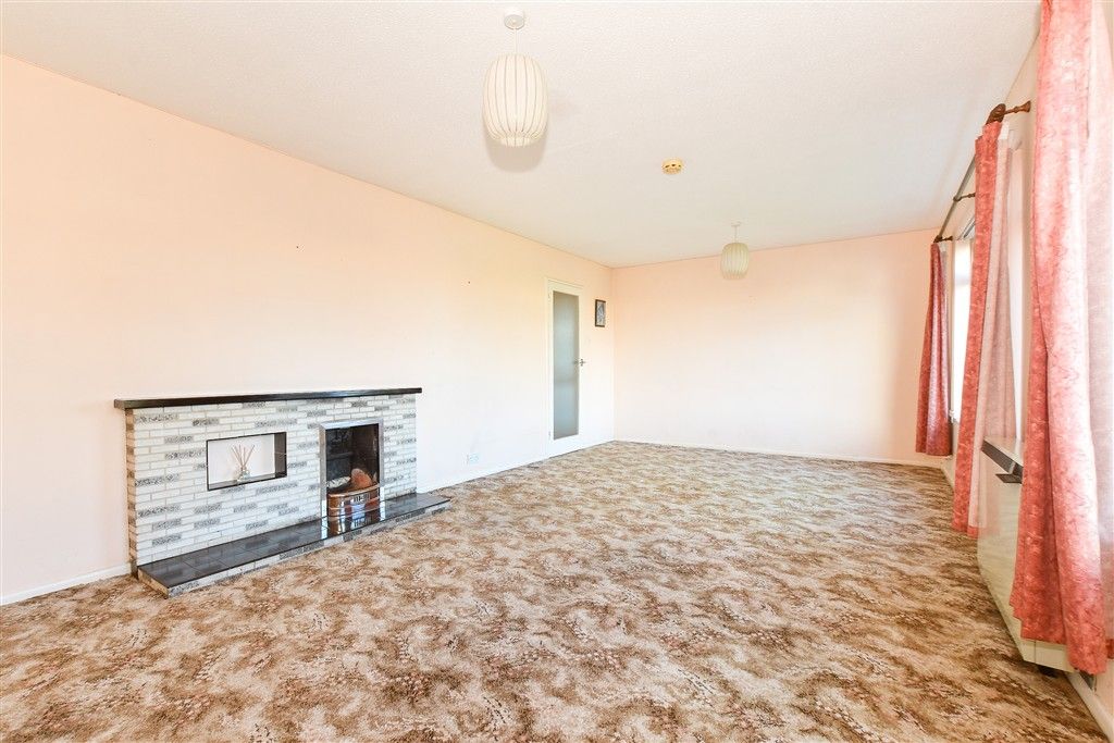 Property photo 2 of 10 Lounge