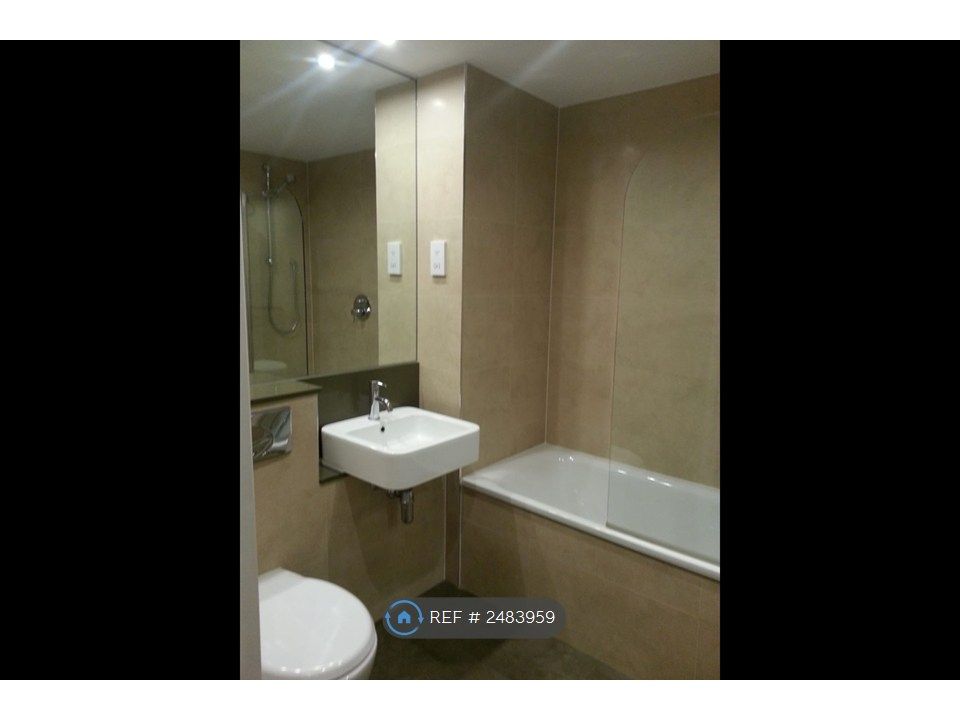 Property photo 2 of 18 Bathroom-1