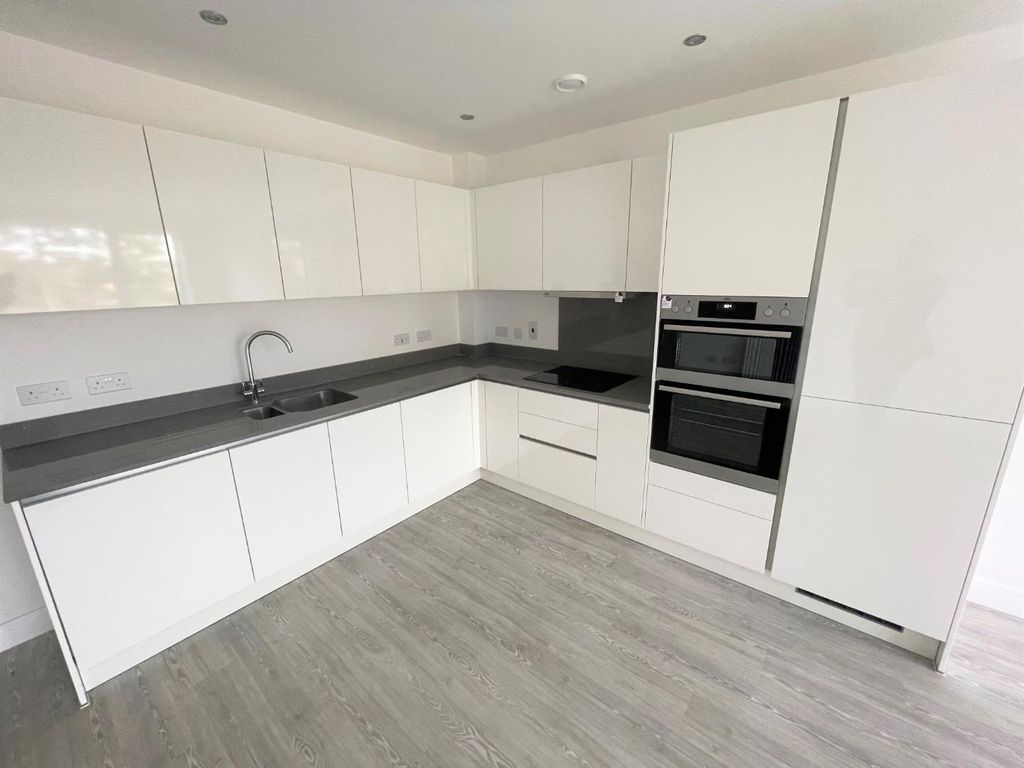 Property photo 3 of 8 Kitchen.Jpg