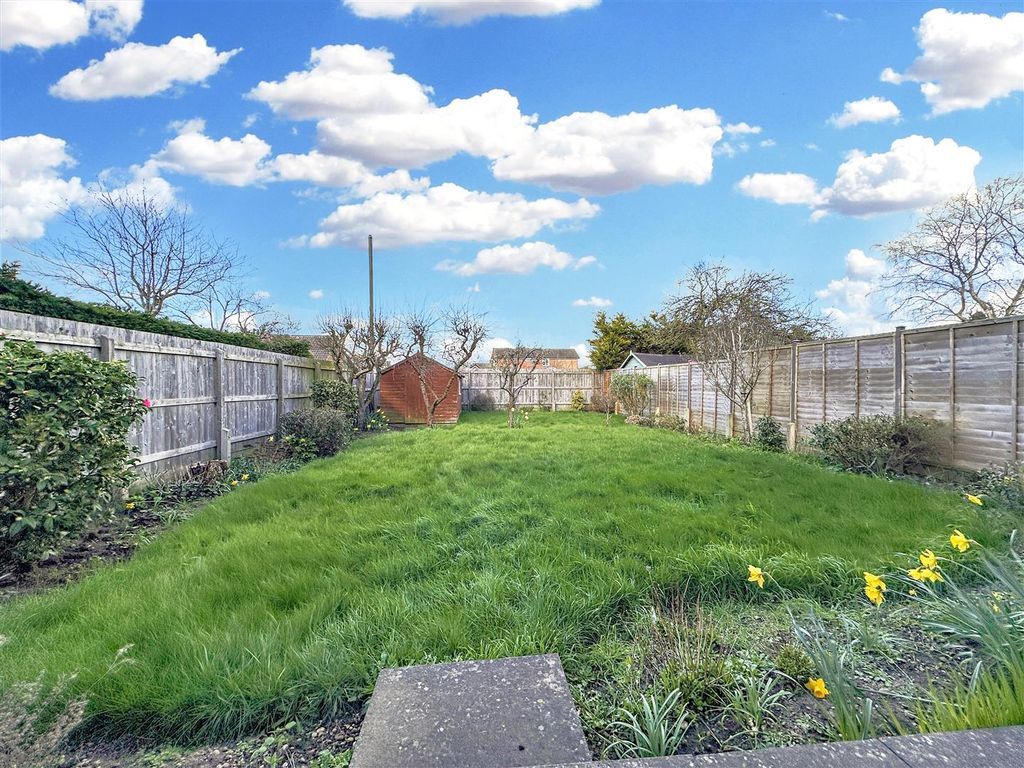 Property photo 3 of 19 Large &amp; Lovely Rear Garden 893