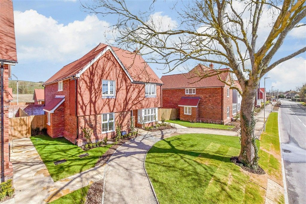 Property photo 1 of 10 Front