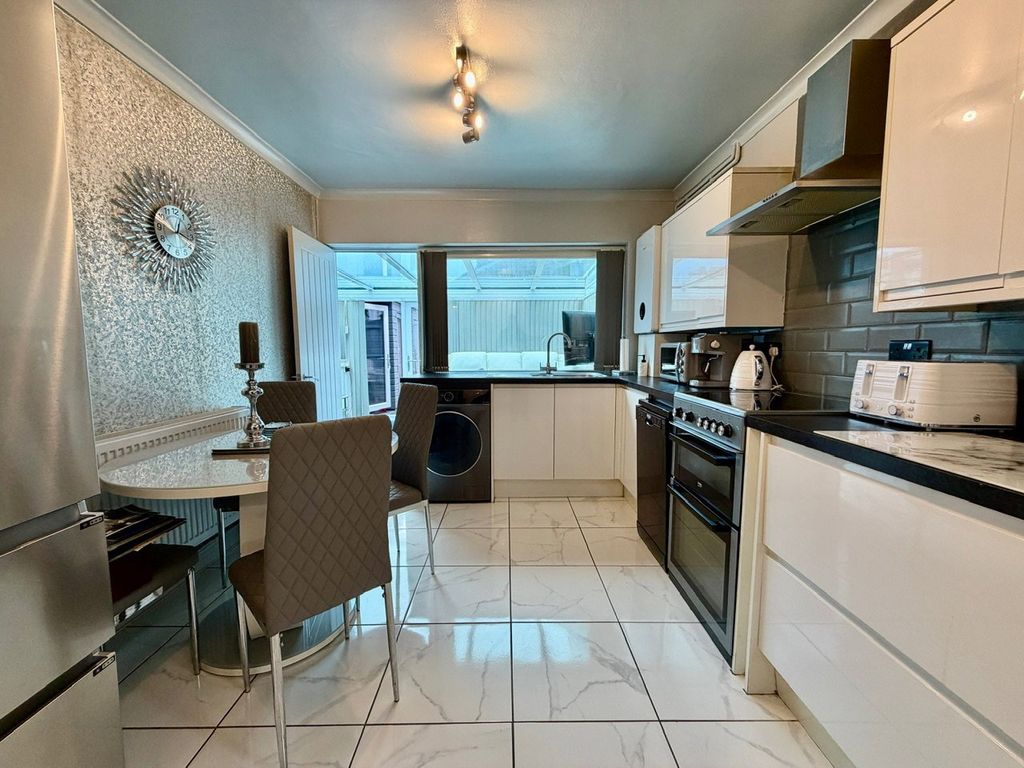 Property photo 3 of 37