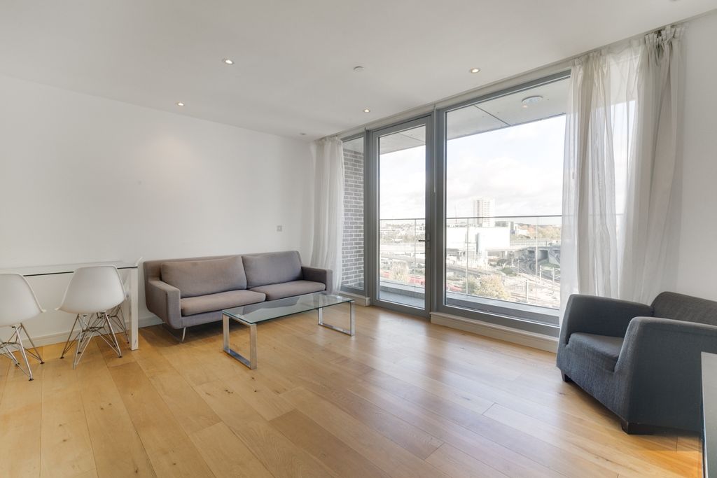 Property photo 3 of 14 Camley Street