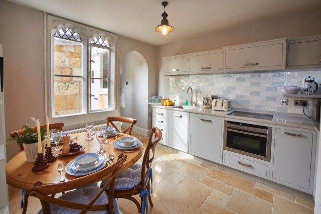 Property photo 3 of 8 Kitchen