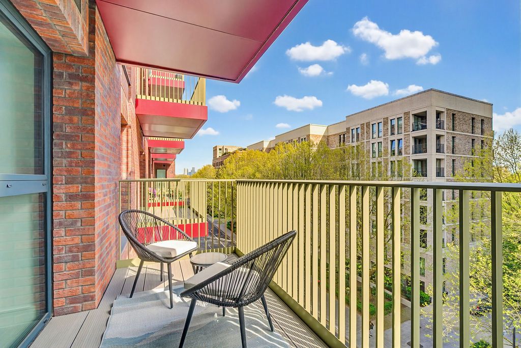 Property photo 2 of 21