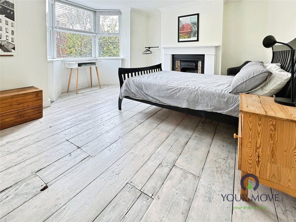 Property photo 3 of 21 Bed 2