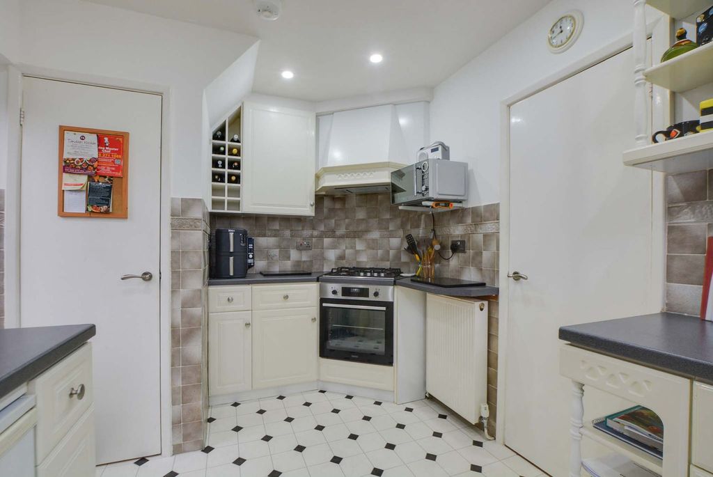 Property photo 3 of 26