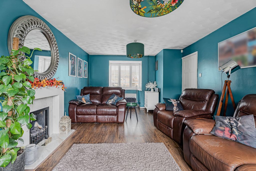 Property photo 3 of 24 Living Room