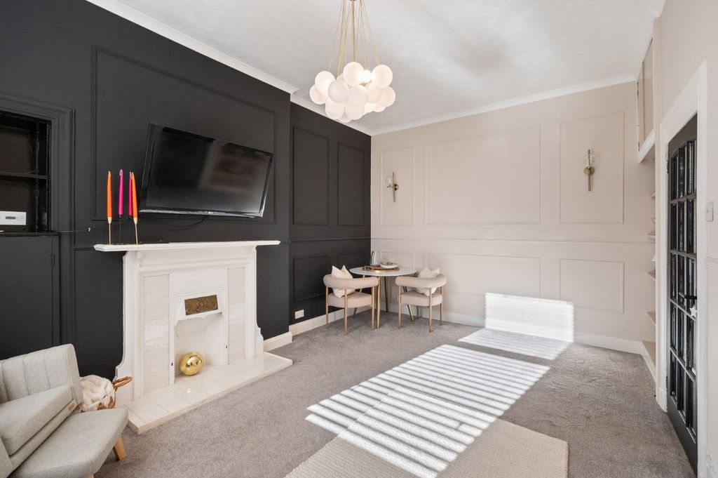 Property photo 2 of 20 5570122