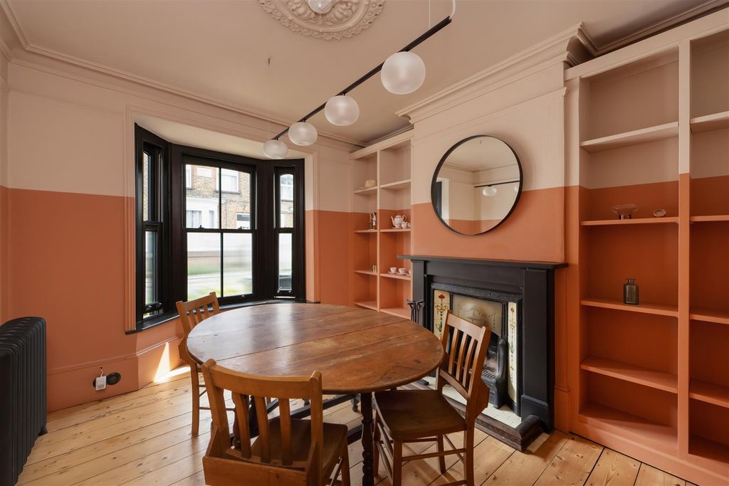 Property photo 3 of 17 Canterbury Road, Whitstable