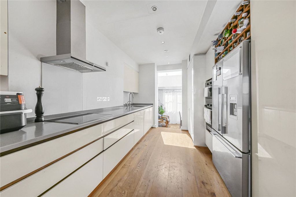Property photo 2 of 18 Kitchen